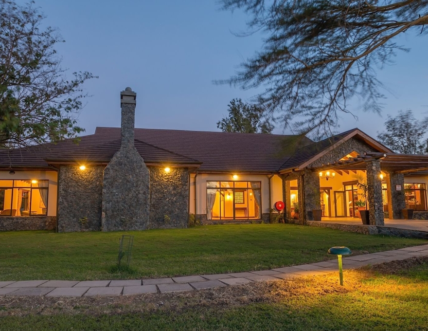 Sweetwaters Serena Safari Camp 4